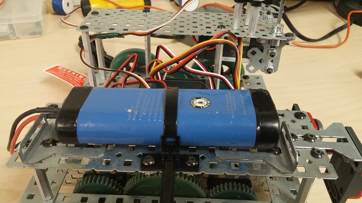 maze_battery_and_controller.jpg